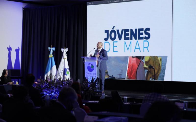 El secretario Francisco Molina explica en qué consiste el proyecto