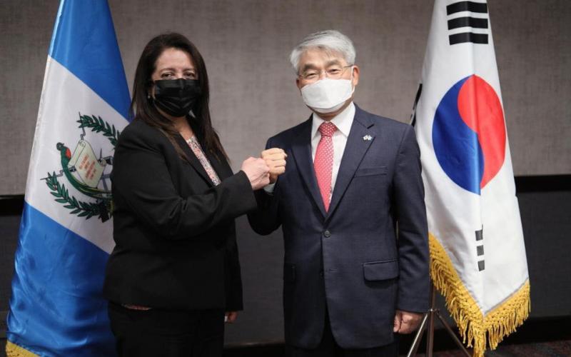 Corea apoya en formación académica