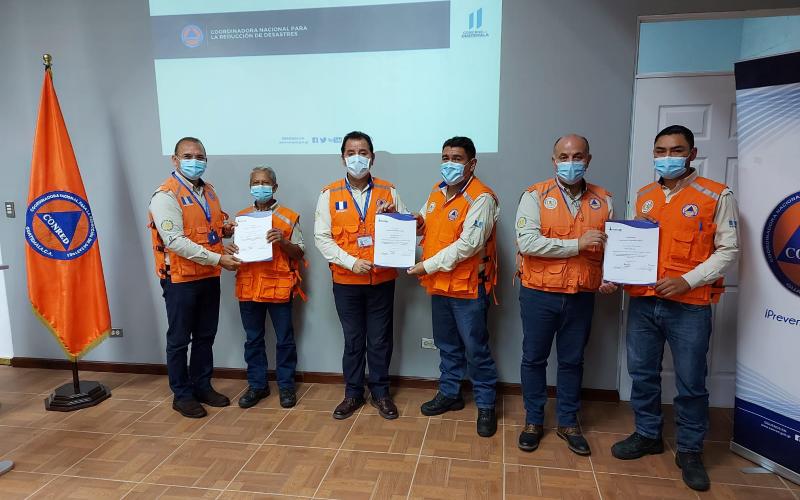 Entrega de certificados de Competencia Laboral del INTECAP.