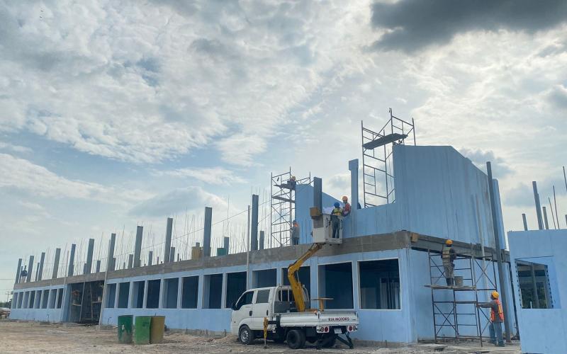 Nivel de avance de la escuela Bicentenario en construcción 