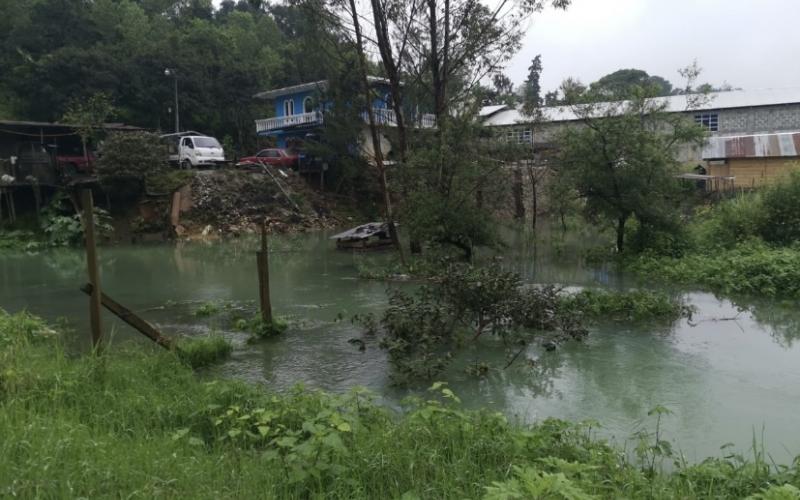 Desbordamiento de río en barrio Chiché, San Juan Chamelco, Alta Verapaz.