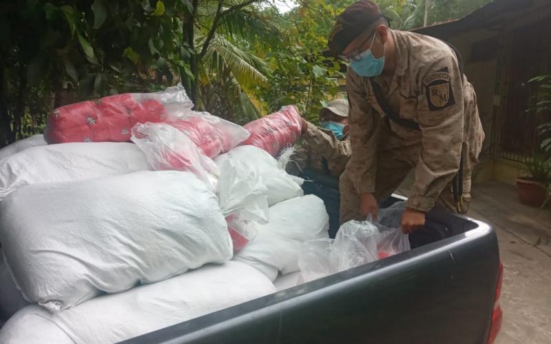 Reservistas Militares de Izabal apoyan distribución de víveres