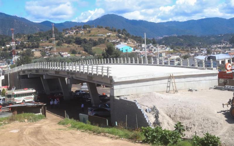 Avance construcción paso a desnivel Cuatro Caminos, Totonicapán