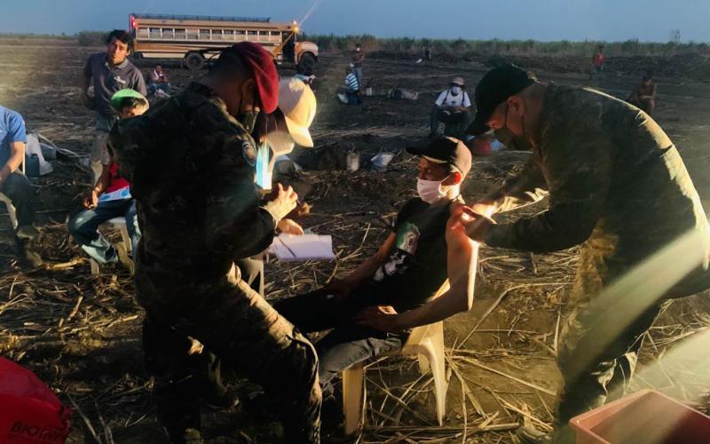 Cuarta Brigada de Infantería continúa apoyando la vacunación contra el Coronavirus, Covid-19 en Escuintla