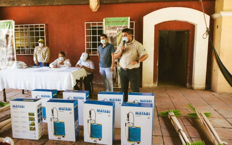 Entrega de insumos agropecuarios