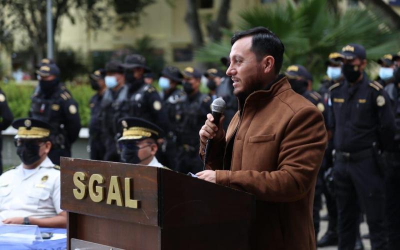 Ministro de Gobernación continúa con el trabajo de dignificación al personal de la PNC