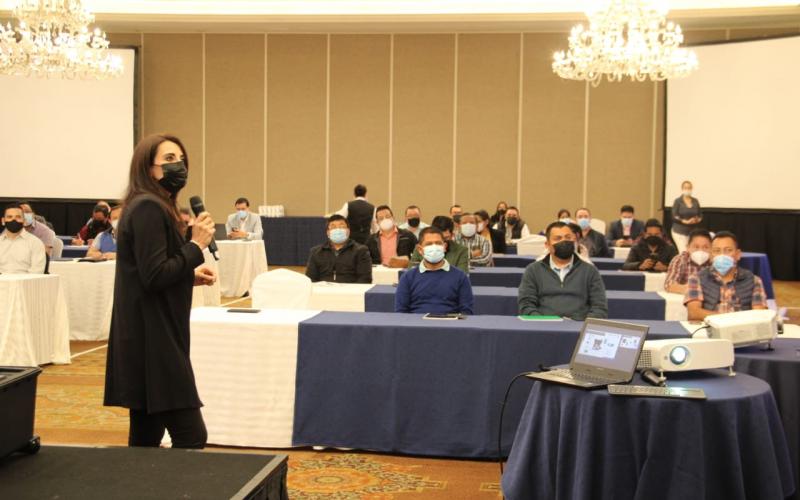 Mineduc continua con la capacitación personal para impulsar la tecnología en el aula