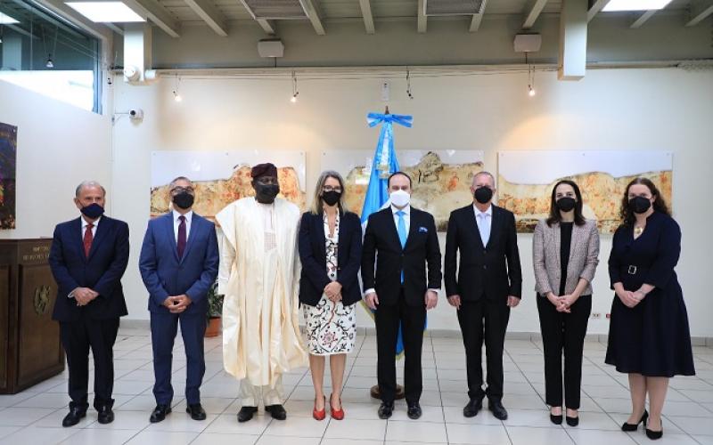 Canciller Brolo Vila recibe Copias de Estilo de siete embajadores