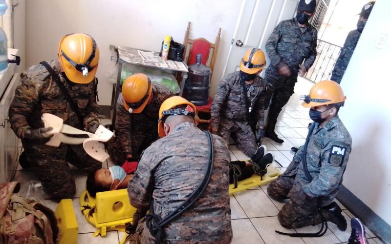 Imparten técnicas de primeros auxilios y realiza simulacro de terremoto 