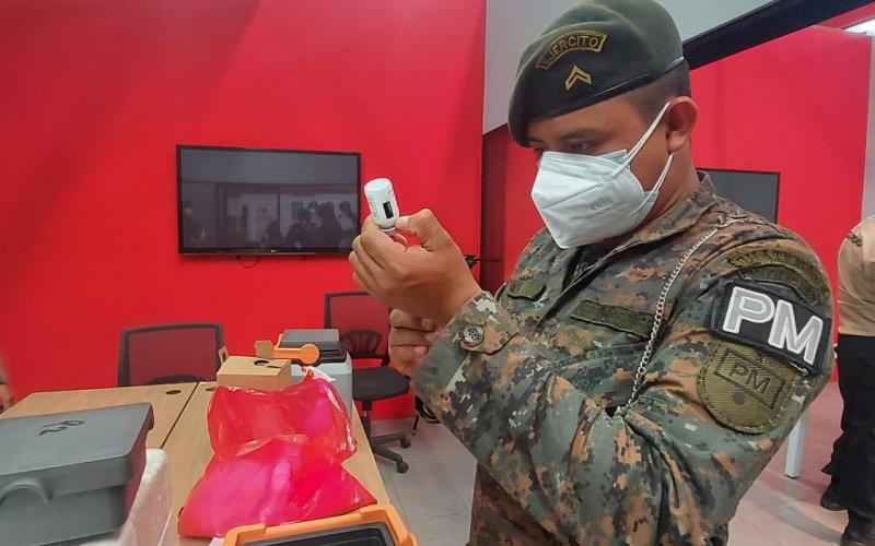 “Guardia de Honor” apoya al MSPAS en el desarrollo de jornadas de inmunización contra COVID-19 en Villa Nueva y Amatitlán