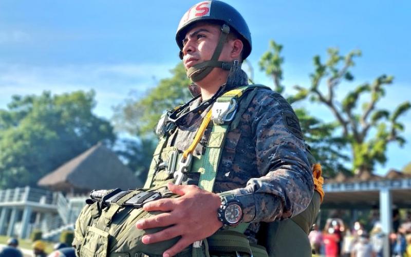 Curso de Paracaidismo para Personal Civil, impartido por la Escuela Militar de Paracaidismo de la Brigada de Paracaidistas