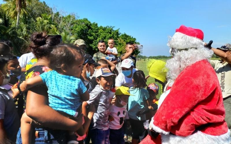  Brigada de Paracaidistas organizó actividad especial para los niños de la guardería "Dios es Amor"