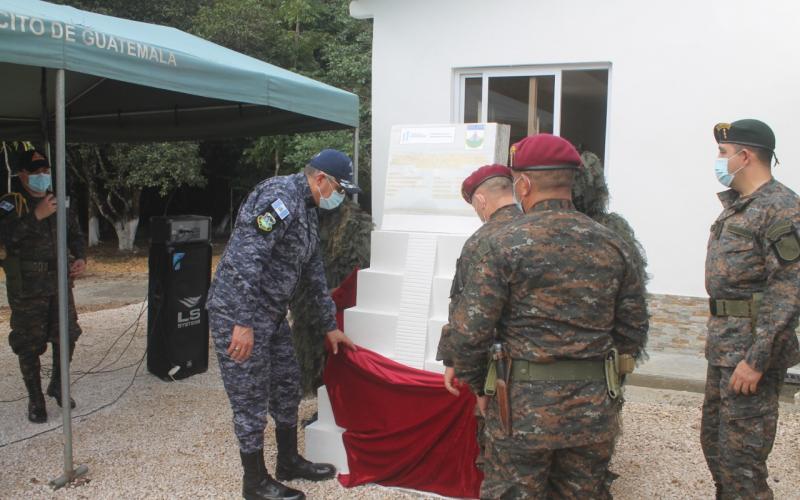 bras de infraestructura realizadas en la sede de la Primera Brigada de Infantería. Petén