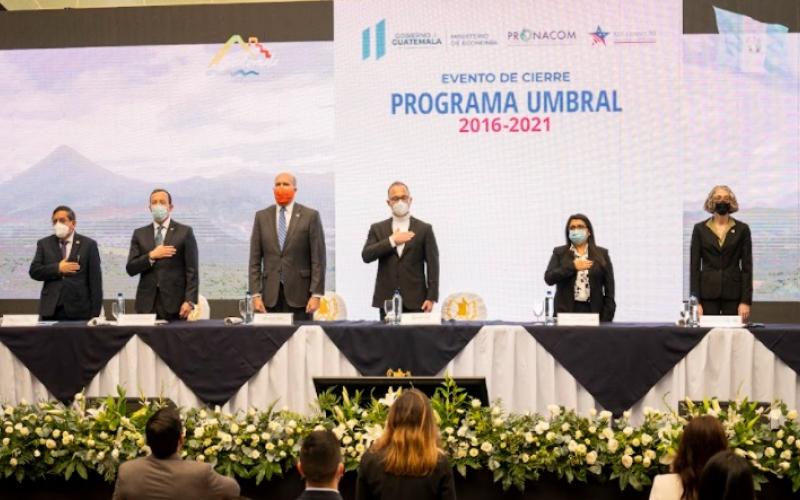 Autoridades de MINECO, PRONACOM, FINANZAS, MINEDUC, MCC y Embajada de Estados Unidos participan en evento de cierre.