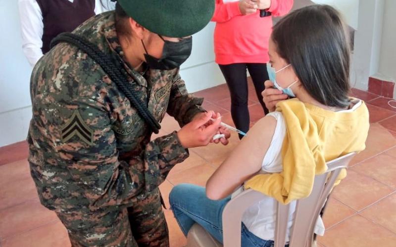 Brigada de Operaciones para Montaña apoya vacunación de guatemaltecos en San Marcos y Quetzaltenango