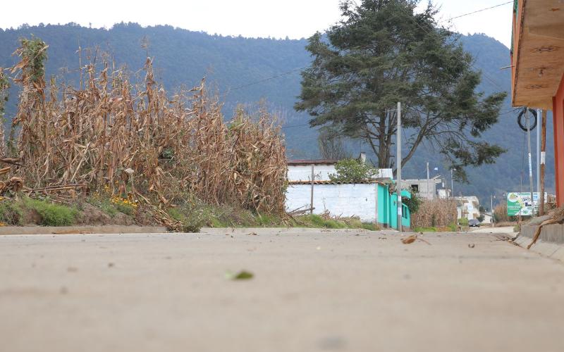 Fodes mejora camino en San Cristóbal Totonicapán, Totonicapán