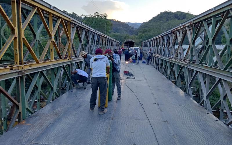 Se cambió la rodadura de madera a metal en el puente Concua
