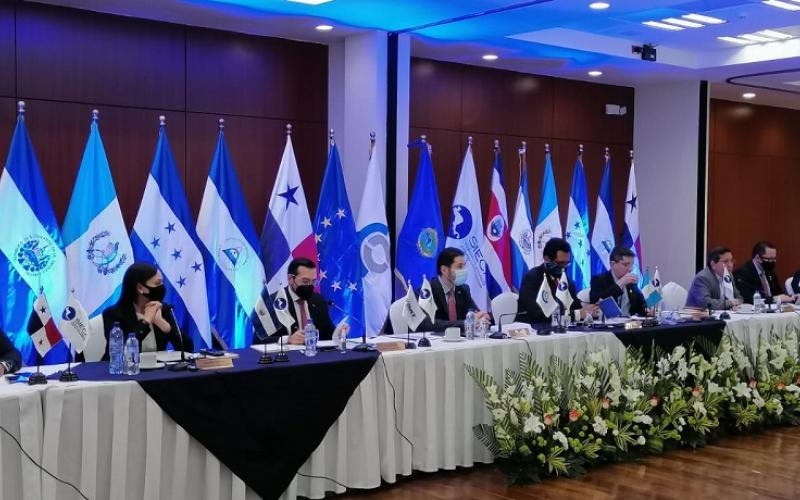 Autoridades aduaneras de Centroamérica entregaron estudio regional.