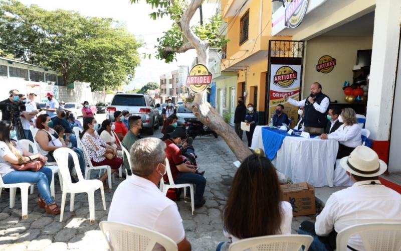 El Ministro de Economía, Antonio Malouf, inauguró la tienda antena para emprendedores en Chiquimula..