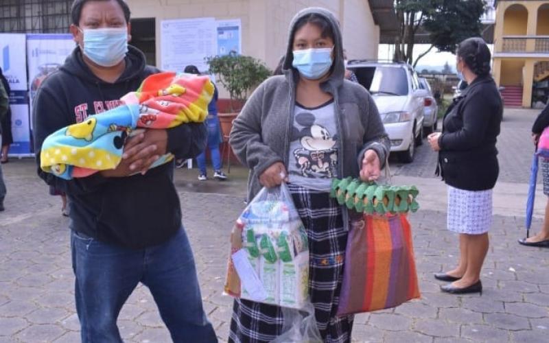 Más de siete mil escuelas fueron atendidas por pequeños productores