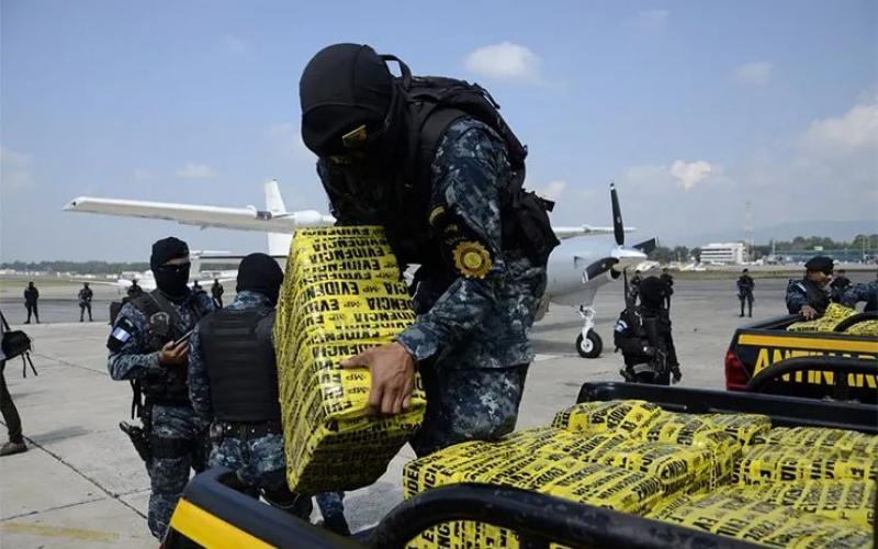 Como parte de las estrategias ordenadas por el Despacho Superior, a cargo del Señor Ministro, Gendri Reyes Mazariegos, la coordinación del Quinto Viceministerio y el trabajo operativo de la Subdirección General de Análisis de Información Antinarcótica (SGAIA) desde el uno de enero al cinco de diciembre del presente año se ha logrado un total general de avalúos contra el narcotráfico de Q. 3,631,779,857.87.  Según los cuadros estadísticos de la institución policial se han decomisado 9,829.49 kilos de Cocaína