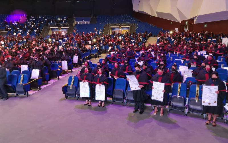 Ministra Claudia Ruíz participa en graduación de PADED