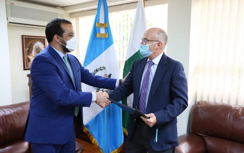 Autoridades del Minex entregan exequatur al cónsul honorario de Pakistán