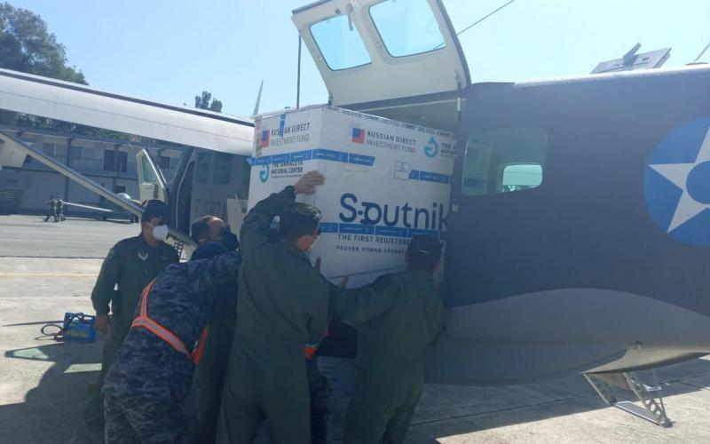La Fuerza Aérea Guatemalteca, continúa trasladando numerosas dosis de vacunas contra el Coronavirus, COVID-19