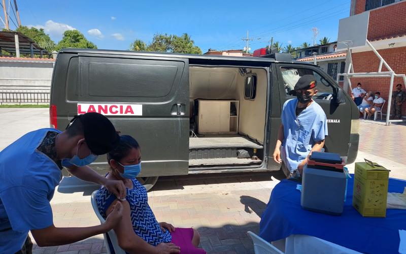 Jornadas de vacunación móvil en municipios de Escuintla