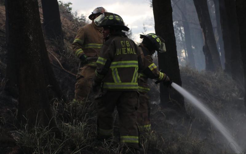 Sistema CONRED atiende incendio en el departamento de Guatemala. Foto de archivo.