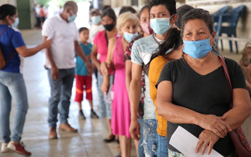 Usuarios de programa de vivienda del Fodes