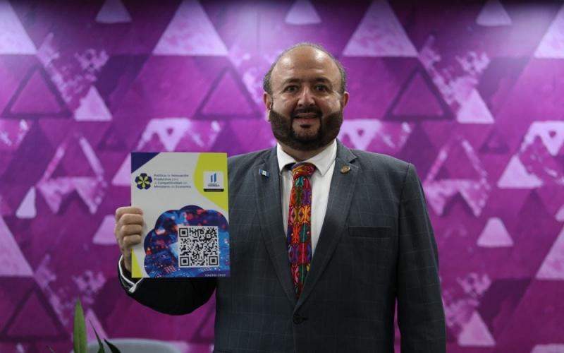 El Ministro de Economía, Antonio Malouf, durante la presentación de la Política de Innovación Productiva para la Competitividad.