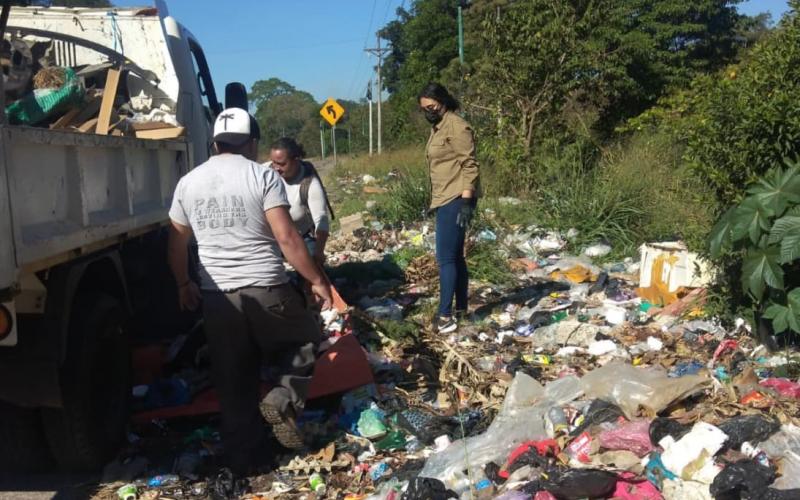 Delegación del MARN en Santa Rosa elimina basurero ilegal