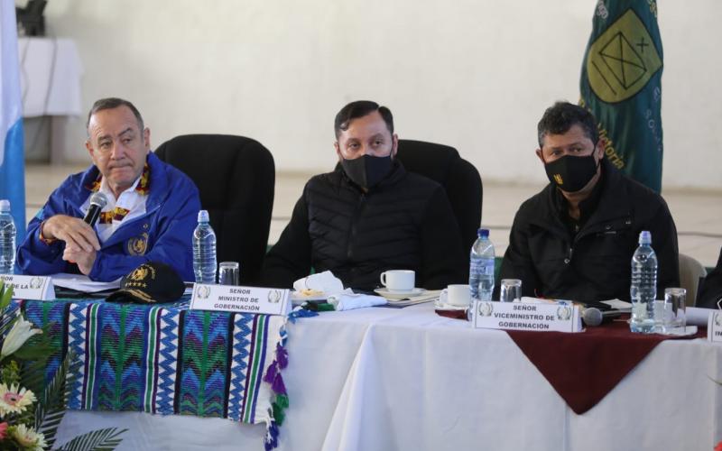 Presidente de la República y Ministros acuerdan buscar solución a conflictos en Sololá