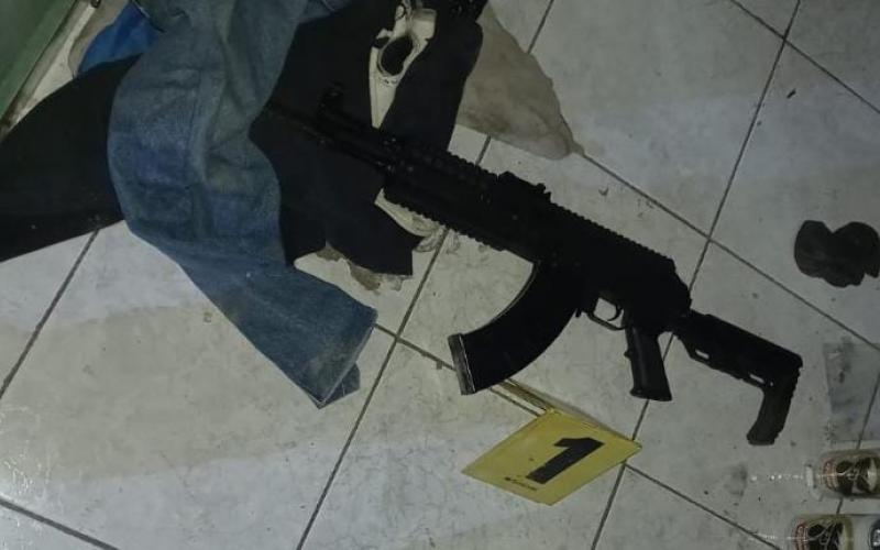 Decomisan armas y capturan personas en diferentes operativos policiales 