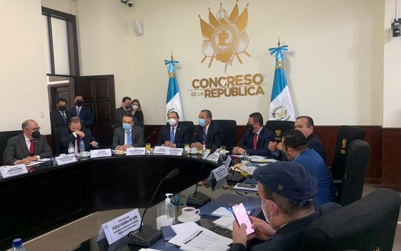 Canciller Mario Búcaro se reúne con la Comisión de Relaciones Exteriores del Congreso