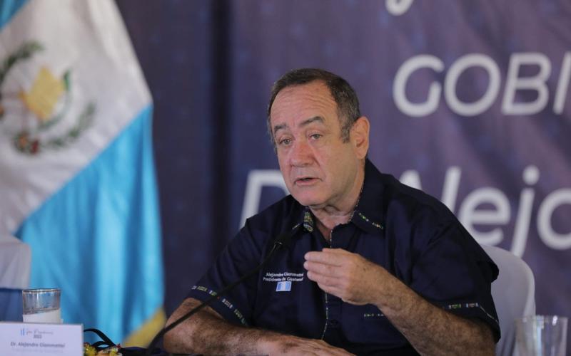 Presidente Alejandro Giammattei pide cumplir el Reglamento 164-2021 durante Gira Presidencial