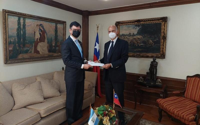 Embajador de Guatemala presentó Copias de Estilo ante el Gobierno de Chile