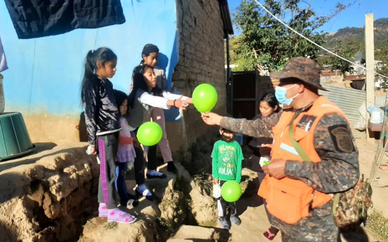 Ejército de Guatemala comparte actividades recreativas con la niñez de Nahualá y Santa Catarina Ixtahuacán, Sololá
