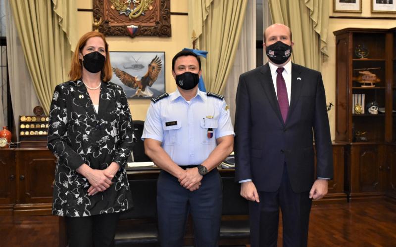 Ministro de la Defensa Nacional y Subsecretaria Heide Fulton abordan temas de combate al crimen organizado transnacional