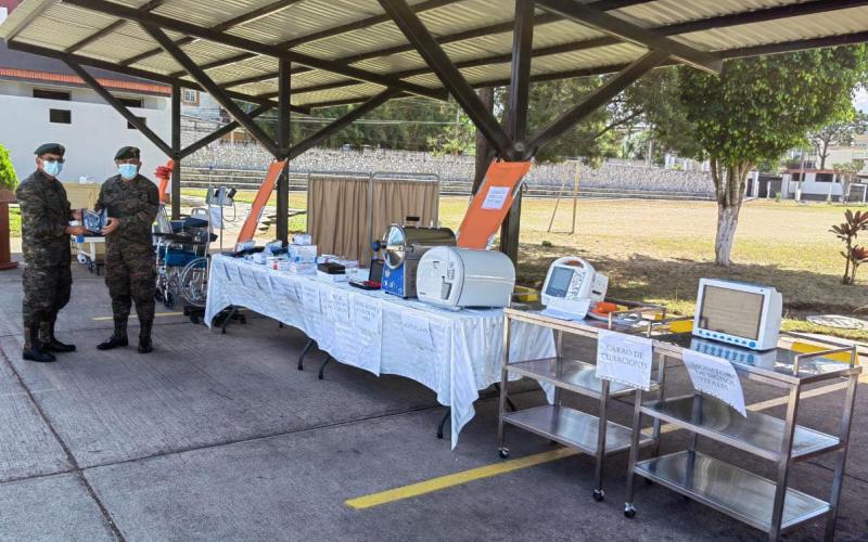 Comandos y Dependencias del Ejército de Guatemala reciben equipo médico para cuidado de la salud del personal militar