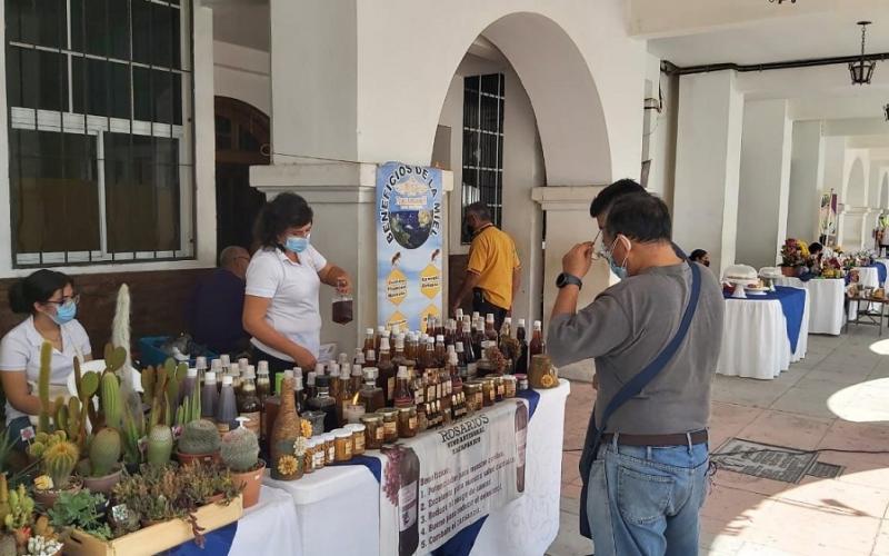 Los corredores de la Municipalidad de Zacapa fueron es escenario para la muestra de productos.