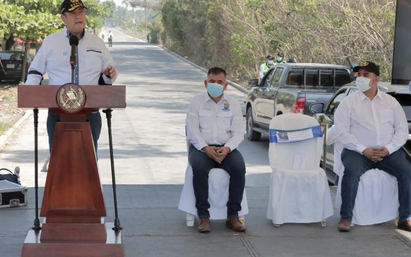 Inauguran tramo carretero