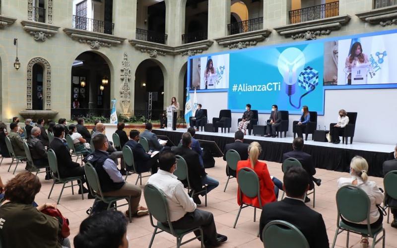 Se cumple un año de la firma de la alianza para  acercar la ciencia a la sociedad 