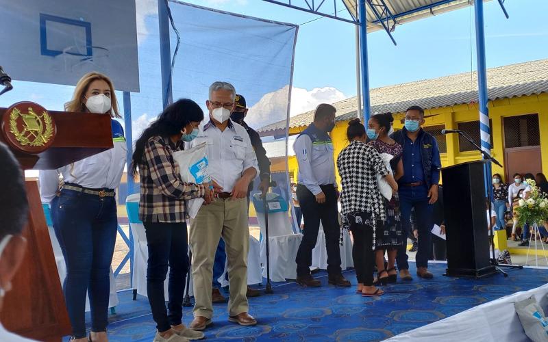 Gobierno de Guatemala entrega de semillas en Quiché