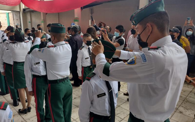 Imposición de birrete a Caballero Alumno de la Escuela Militar de Música.