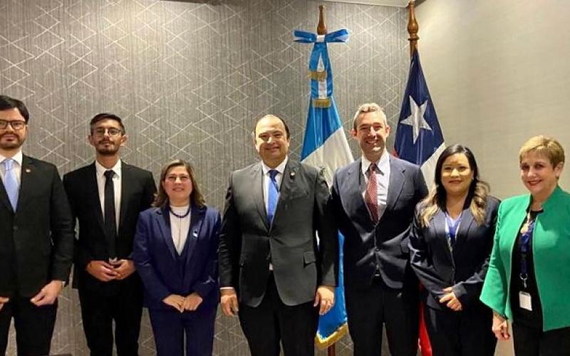 Canciller Mario Búcaro sostiene reunión de trabajo con Asociación Nacional de Profesionales y Amantes del Café, en Chile 