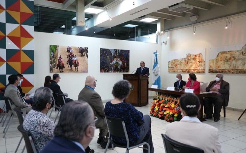 Minex celebra 17.º aniversario de Biblioteca "Mario Monteforte Toledo" 