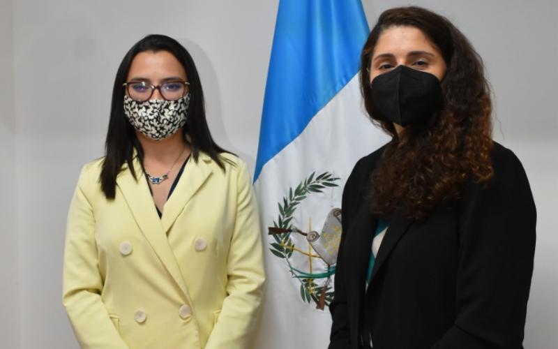 Keila Gramajo, Secretaria de SEGEPLAN y Ignez M. Tristao Representante en Guatemala del BID 