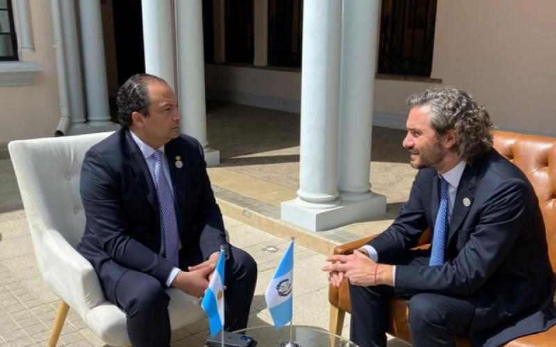 Cancilleres de Guatemala y Argentina abordan temas educativos y económicos 